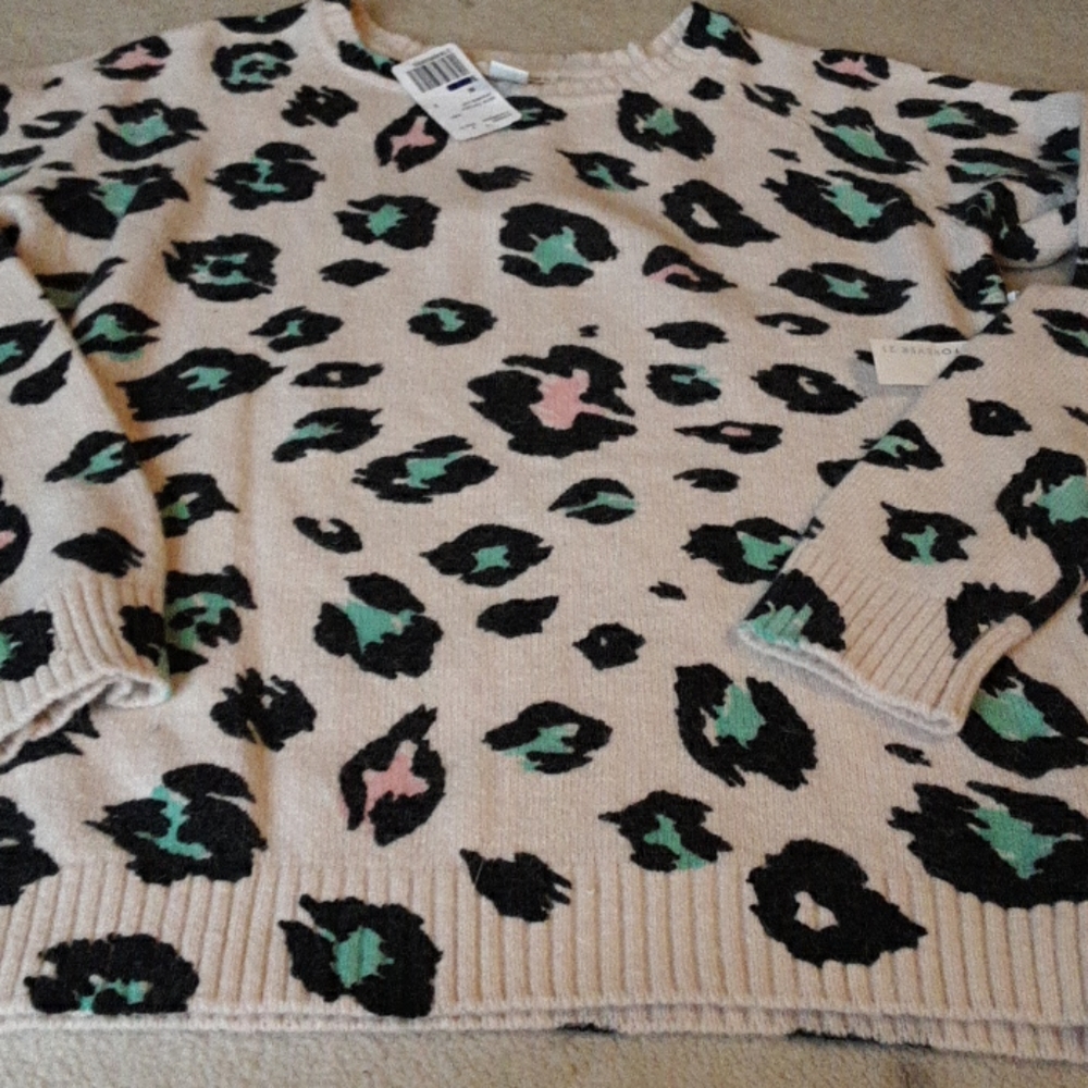 Forever 21 NWT Size M Animal Print Sweater in Beige, Black, Pink & Green